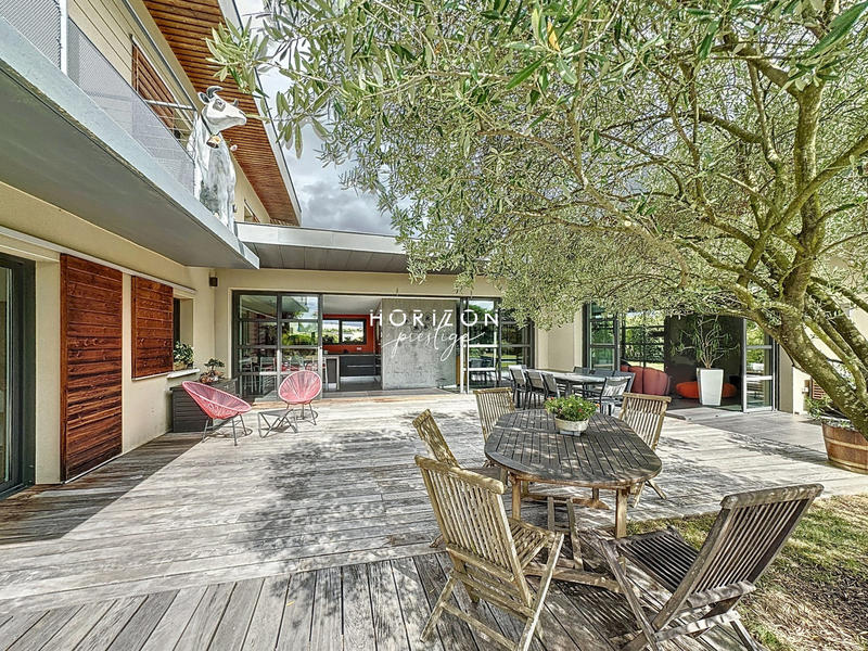 Maison contemporaine - 247 m² - 8 pièces