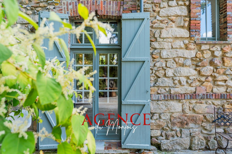 Propriété - 230 m² - 6 pièces