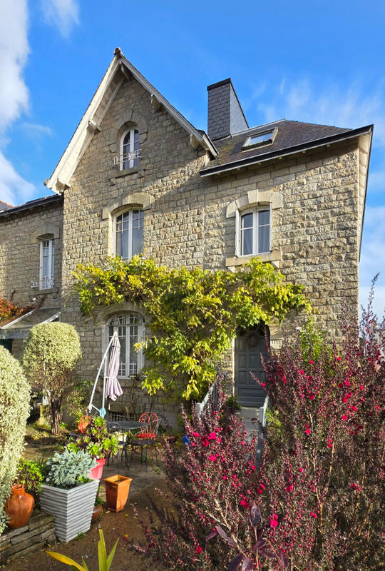 Maison - 180 m² - 7 pièces