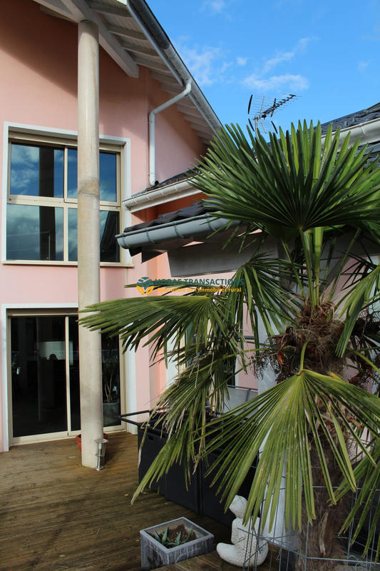 Maison - 327 m² - 9 pièces