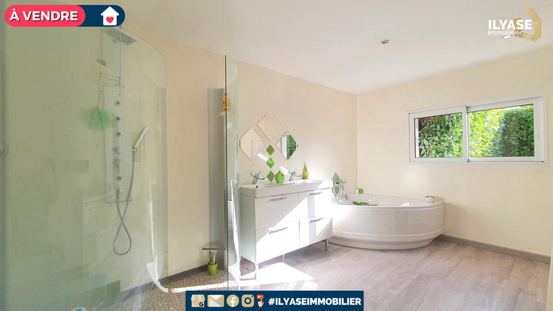 Villa - 194 m² - 8 pièces