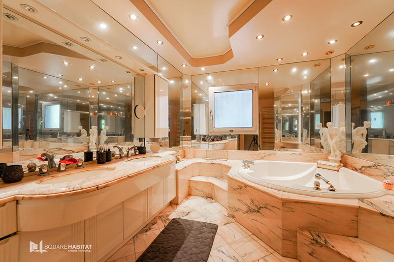 Maison - 223 m² - 5 pièces