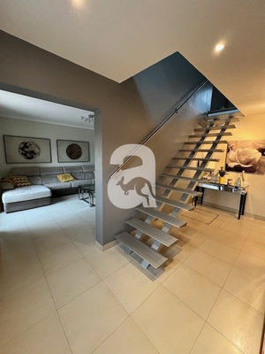 Maison - 165 m² - 8 pièces