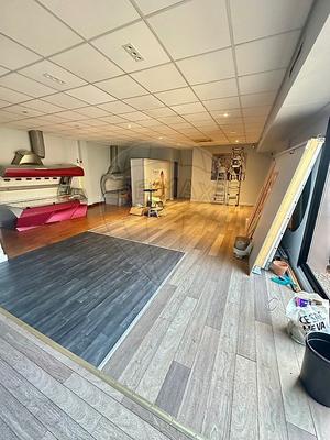 Local commercial - 248 m² - 12 pièces