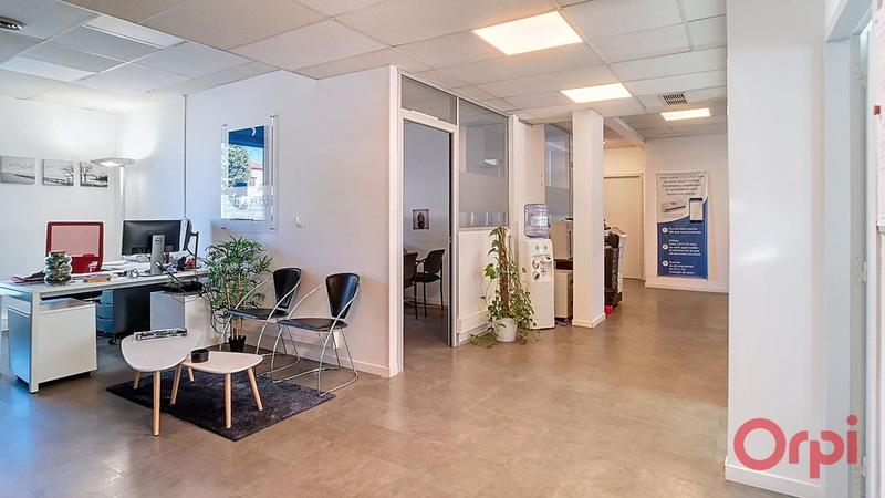 Bureau - 142 m² - 1 pièce