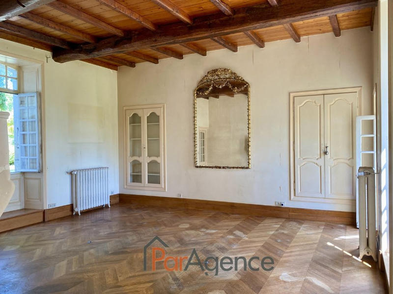 Propriété - 654 m² - 14 pièces