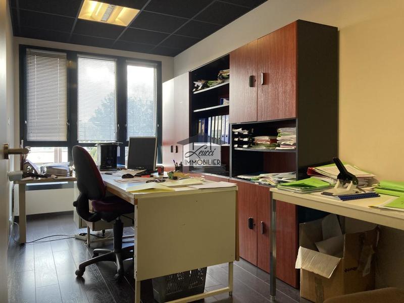 Bureau - 200 m² - 3 pièces