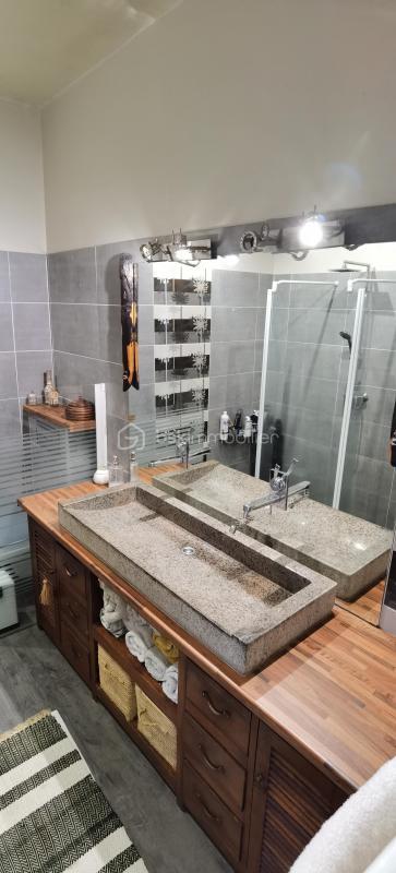 Villa - 267 m² - 8 pièces