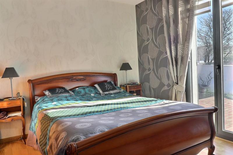 Maison - 241 m² - 7 pièces