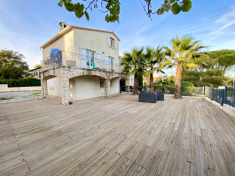 Appartement - 81 m² - 4 pièces