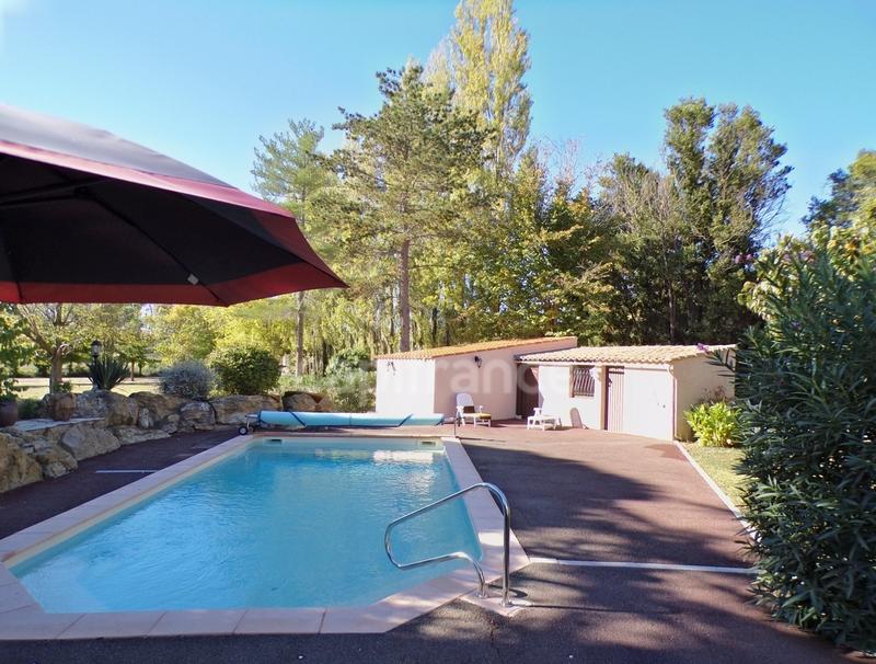 Villa - 341 m² - 8 pièces