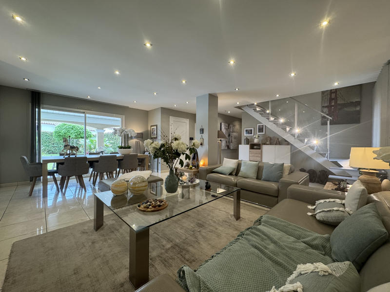 Maison - 163 m² - 5 pièces