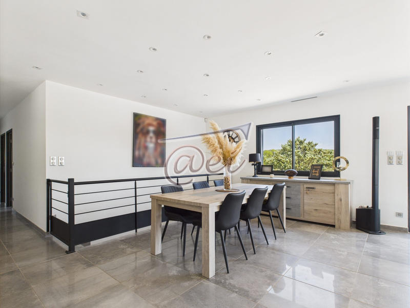 Villa - 224 m² - 6 pièces