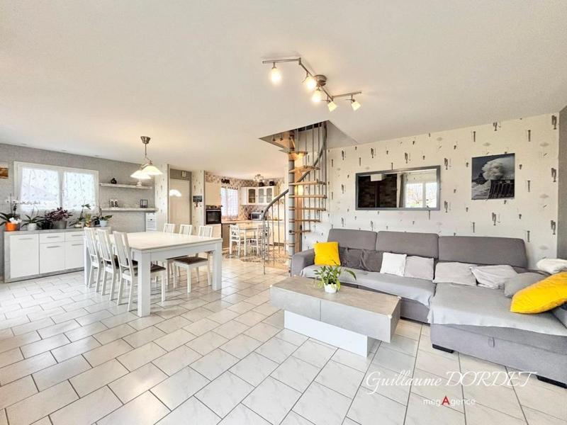 Maison traditionnelle - 90 m² - 4 pièces