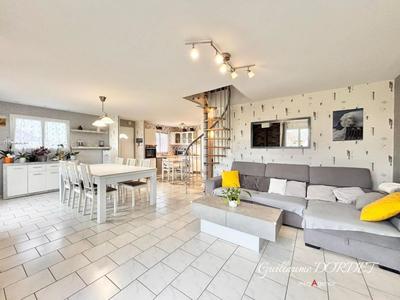 Maison traditionnelle - 90 m² - 4 pièces