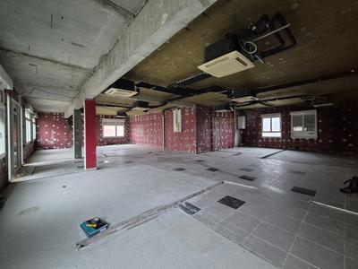 Local d'activités - 215 m²