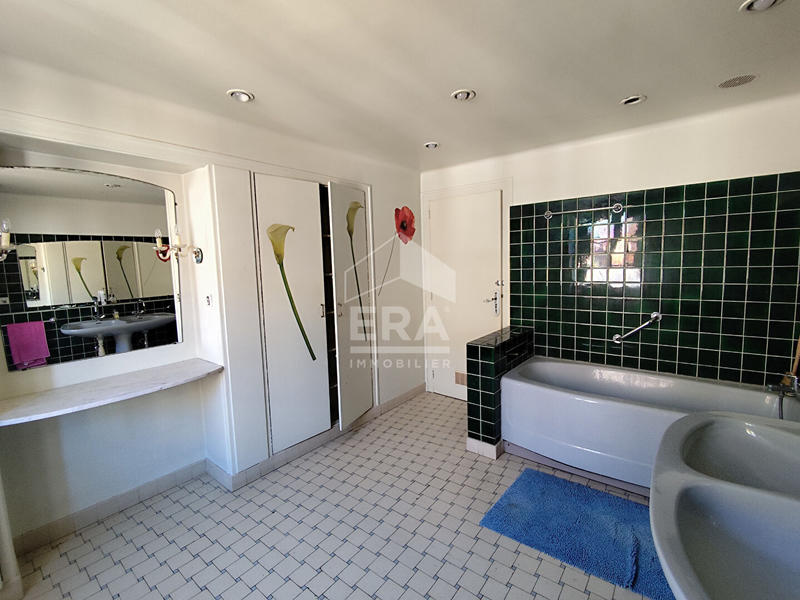 Maison - 188 m² - 8 pièces