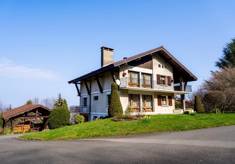 Maison - 241 m² - 9 pièces