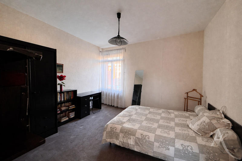 Maison - 240 m² - 7 pièces