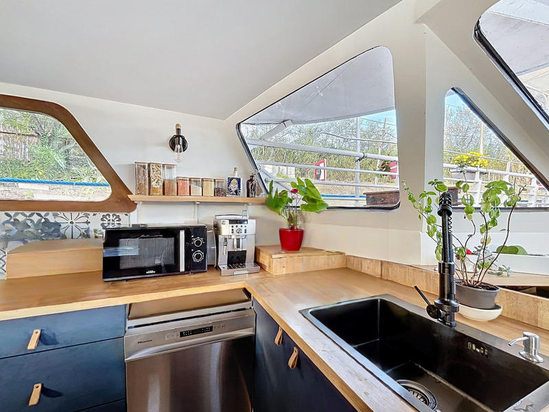 Péniche - 164 m² - 6 pièces