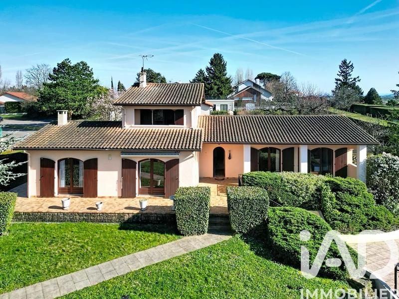 Maison - 180 m² - 5 pièces