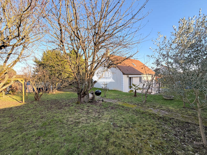 Maison traditionnelle - 122 m² - 6 pièces