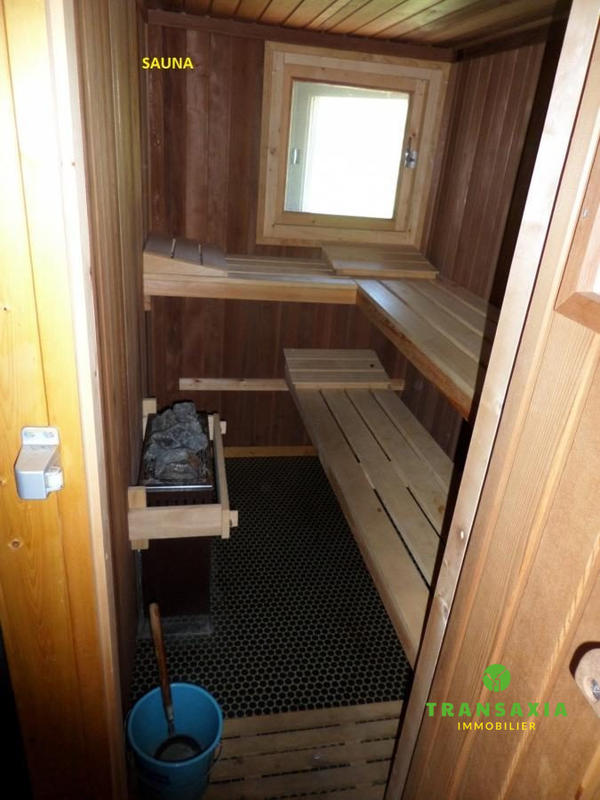 Maison contemporaine - 665 m² - 25 pièces