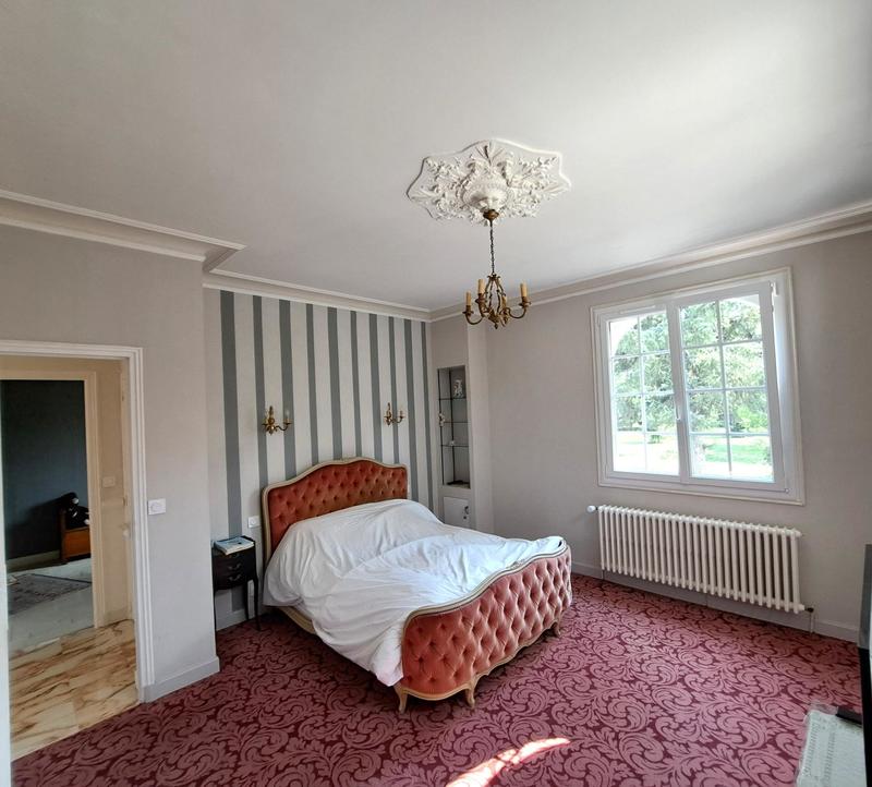 Propriété - 250 m² - 8 pièces