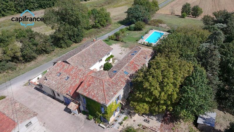 Maison - 450 m² - 13 pièces