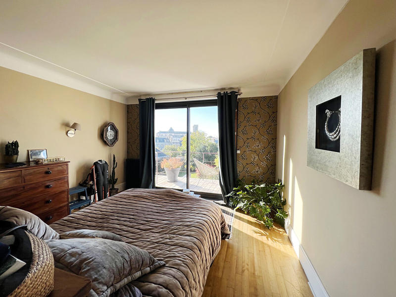 Maison - 305 m² - 13 pièces