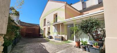 Maison - 220 m² - 7 pièces