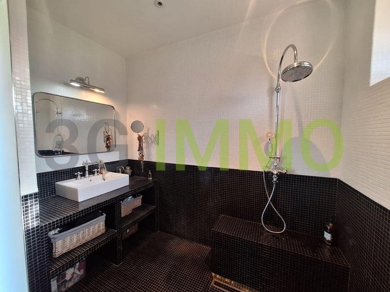 Villa - 212 m² - 6 pièces