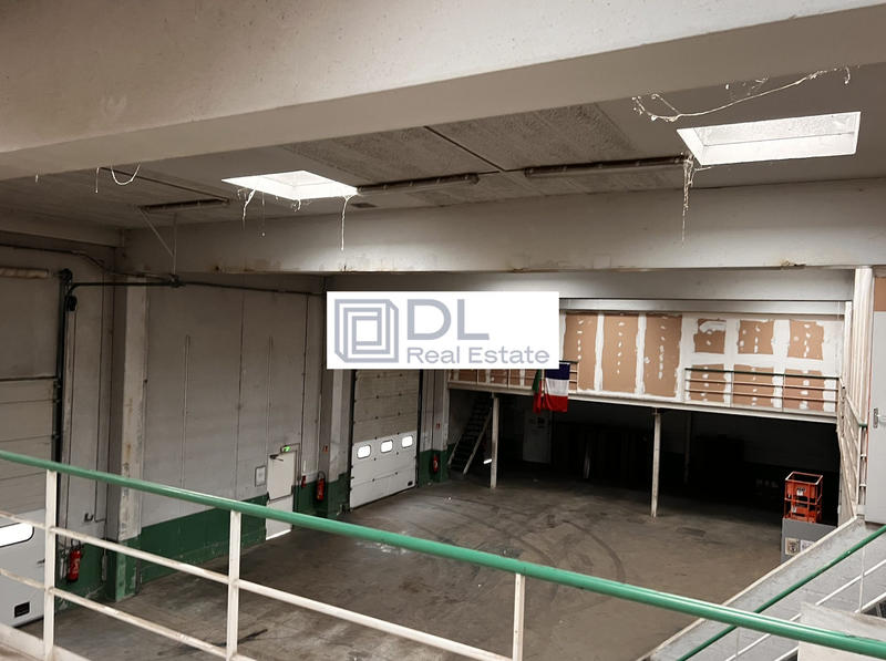 Entrepôt - 1 200 m²