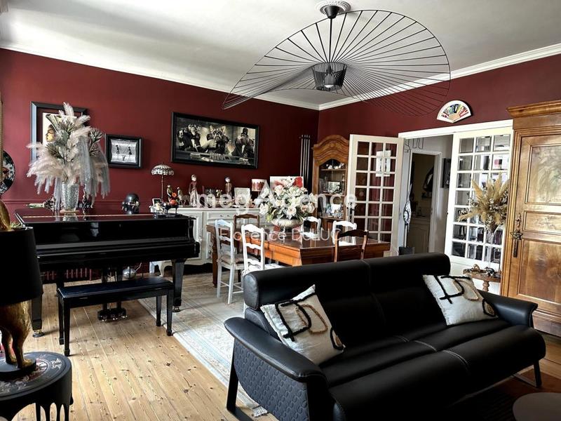 Maison - 189 m² - 7 pièces