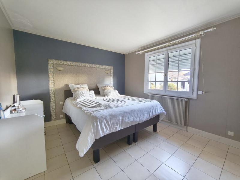 Maison - 187 m² - 10 pièces