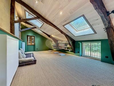 Maison - 280 m² - 8 pièces