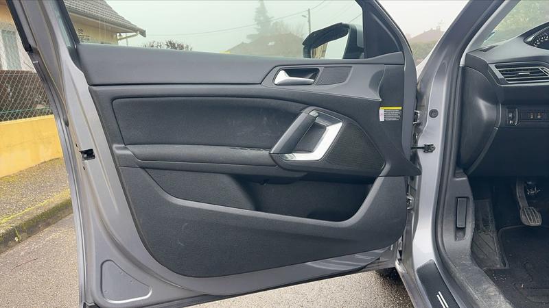 Peugeot 308 II 1.2 PureTech 110 Allure - Entretien constructeur