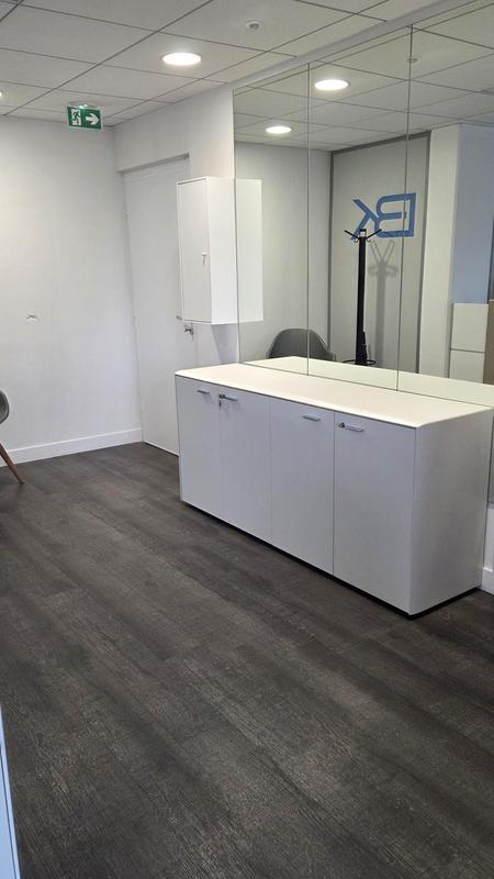 Local d'activités - 185 m² - 11 pièces