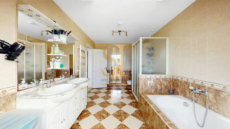 Maison - 130 m² - 7 pièces