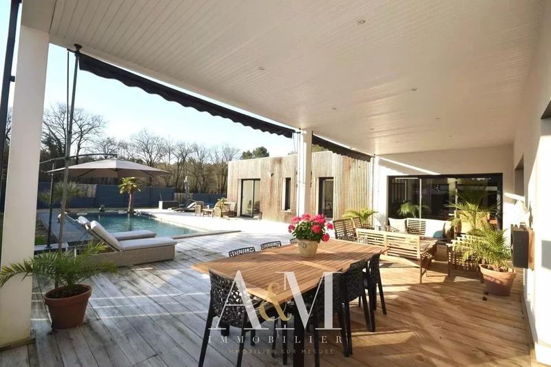 Maison - 260 m² - 7 pièces