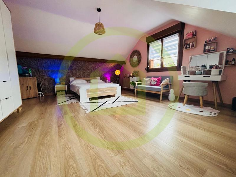 Maison - 217 m² - 8 pièces