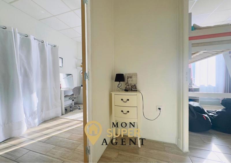 Bureau - 102 m² - 6 pièces