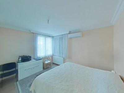 Maison - 245 m² - 10 pièces