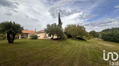 Maison - 239 m² - 8 pièces