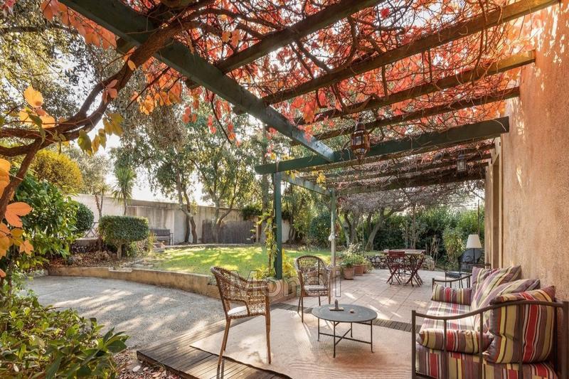 Propriété - 350 m² - 9 pièces