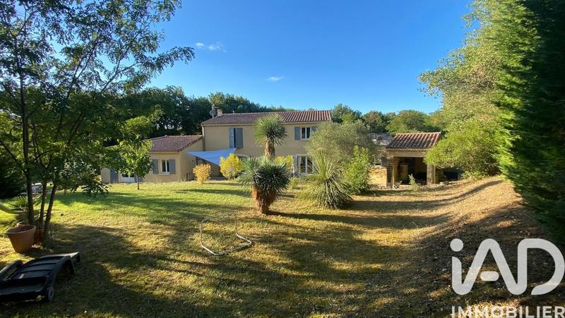 Maison - 271 m² - 9 pièces