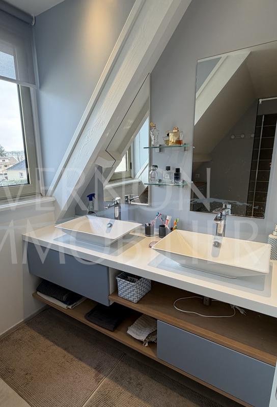 Maison - 225 m² - 7 pièces