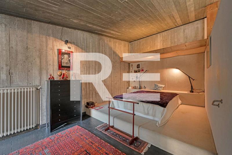 Maison - 250 m² - 9 pièces