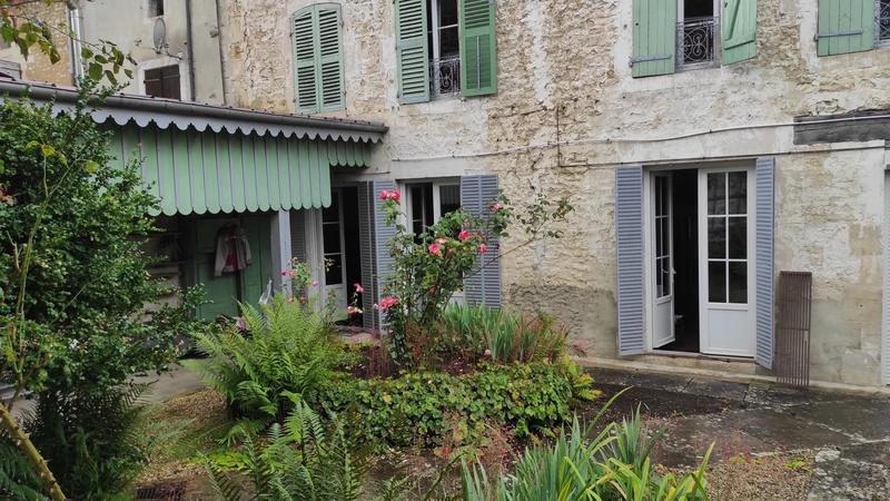 Maison - 242 m² - 8 pièces