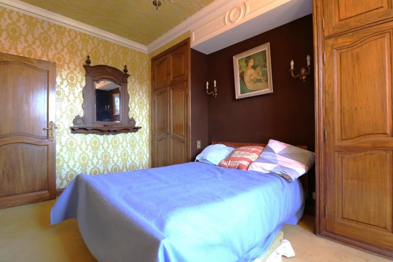 Maison - 215 m² - 9 pièces